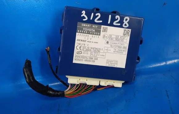 Toyota Prius (XW30) Central body control module 8999047050