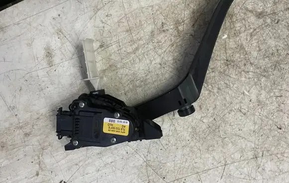 Audi Q7 4L Accelerator throttle pedal 7L0723507E
