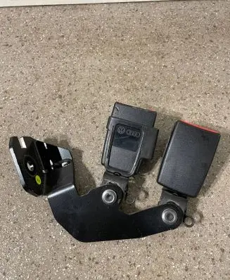 Audi A8 S8 D4 4H Middle seatbelt buckle (rear) 4H0857740