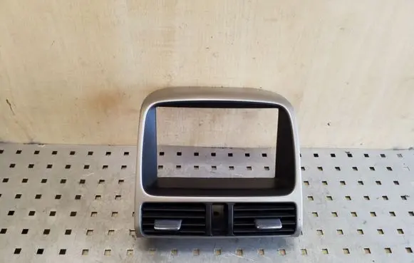 Honda CR-V Dash center air vent grill