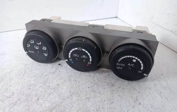 Nissan X-Trail T30 Climate control unit 27500ES71A