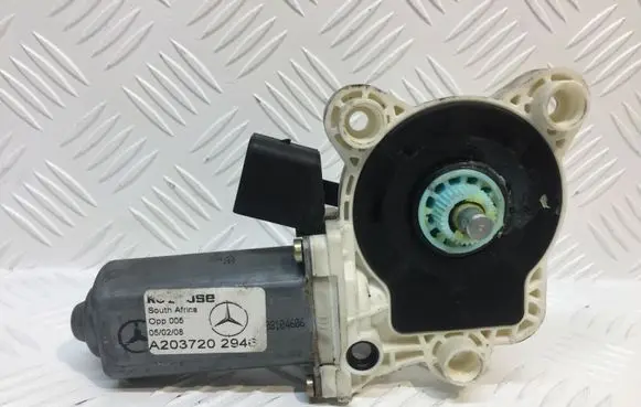Mercedes-Benz C W203 Front door window regulator motor A2037202946