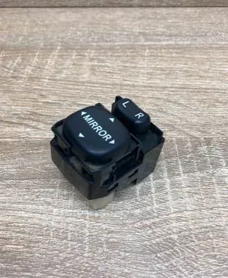 Toyota Corolla E120 E130 Wing mirror switch 183574