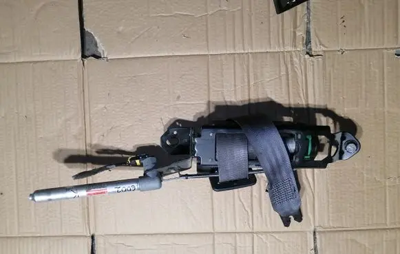 Volvo S60 Front seatbelt