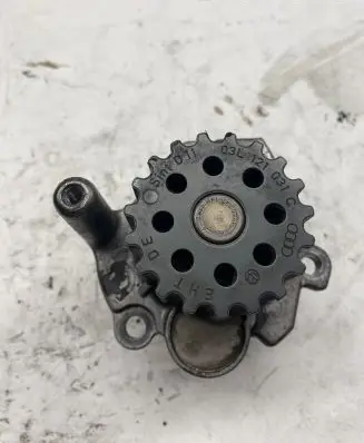 Volkswagen Touran I Water pump 03L121031C