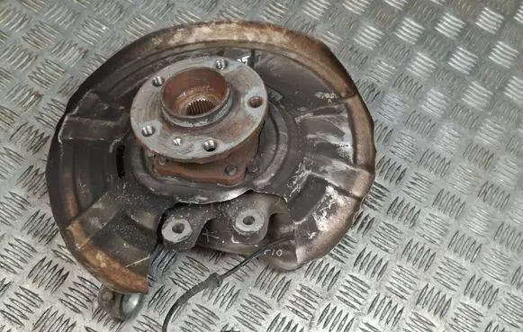 Rear wheel hub