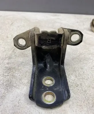 Nissan Pathfinder R51 Rear door lower hinge