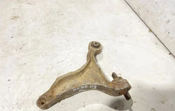 Volvo XC70 Front lower control arm/wishbone 08646376