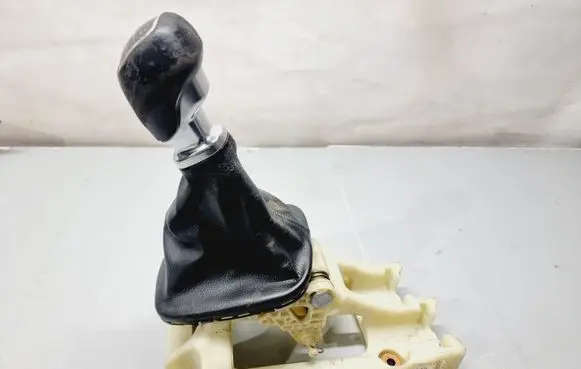Hyundai i30 Gear shifter/selector 437002R140XP