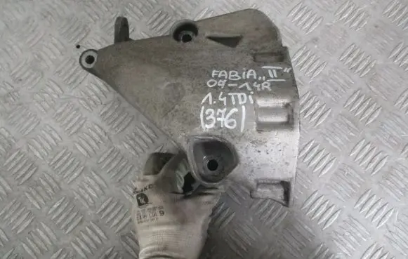 Skoda Fabia Mk2 (5J) Engine mounting bracket 045199207M