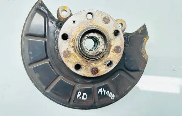 Volkswagen Golf Plus Front wheel hub A1108
