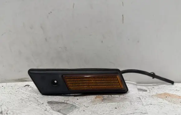 BMW 3 E36 Front fender indicator light 13780139