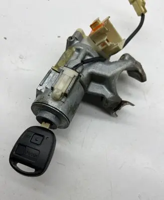 Toyota Avensis Verso Ignition lock 45020287