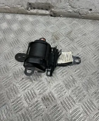 Middle seatbelt (rear)