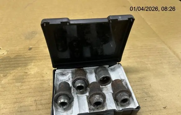 Toyota Verso-S Anti-theft wheel nuts and lock 0009003005B