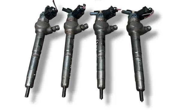 Volkswagen PASSAT CC Fuel injector 0445110369 03L130277J