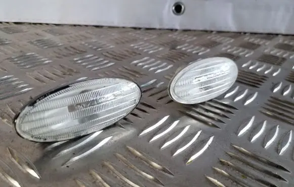 Nissan Juke I F15 Front fender indicator light
