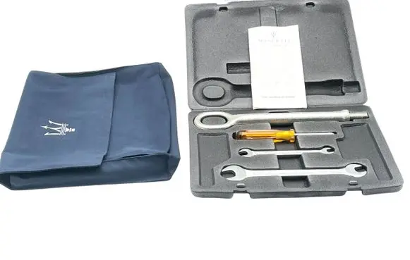 Maserati Quattroporte Tool set 