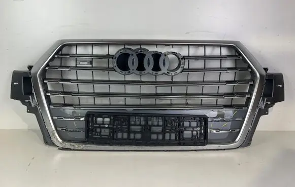 Audi Q7 4M Front bumper upper radiator grill 4M0853651B
