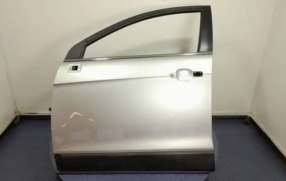 Chevrolet Captiva Front door