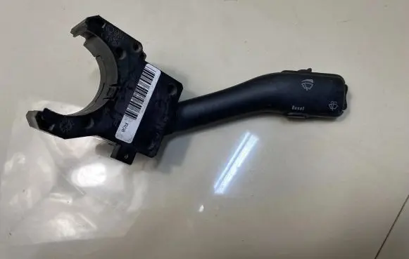 Volkswagen PASSAT B5 Indicator stalk 4B0953503G