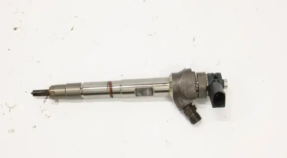 Skoda Octavia Mk3 (5E) Fuel injector 04L130277AE