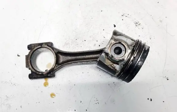 Volkswagen Golf IV Piston with connecting rod