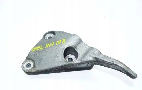 Opel Zafira B Engine mounting bracket 13248509