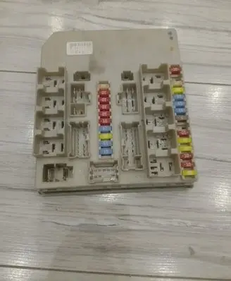 Renault Clio III Comfort/convenience module 674661C