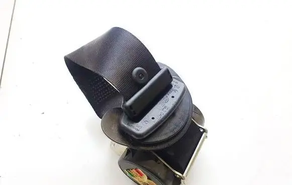 Rear seatbelt