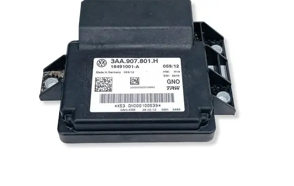 Volkswagen Tiguan Hand brake control module 3AA907801H