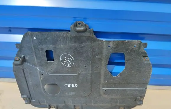KIA Ceed Engine splash shield/under tray 291101H300