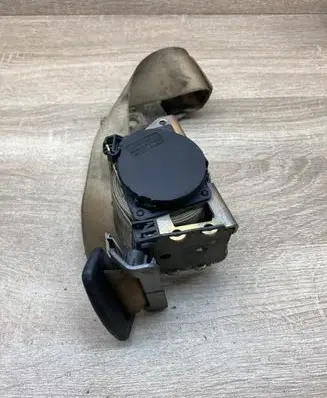 BMW 7 E65 E66 Rear seatbelt 7025410
