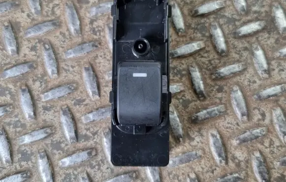 Mazda CX-5 II Electric window control switch KG6N66380