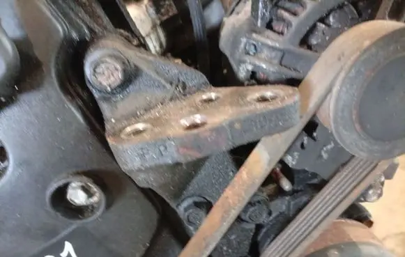 Toyota Yaris Engine mounting bracket