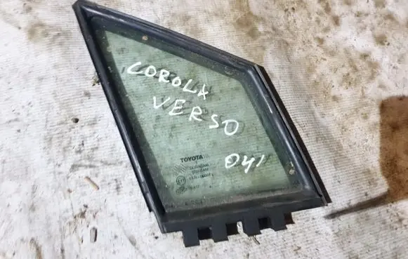 Toyota Corolla Verso AR10 Front triangle window/glass 