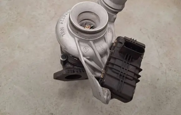 BMW 3 E90 E91 Turbo 4933500510 780875802B 10052500053