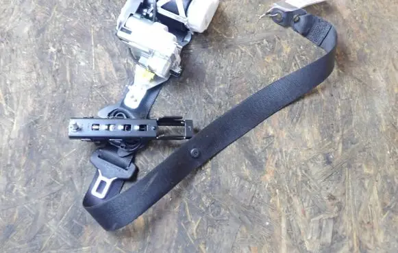 Mercedes-Benz GL X166 Front seatbelt 