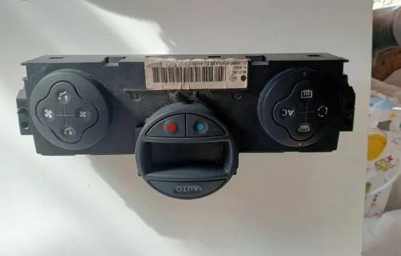 Renault Megane II Climate control unit 8200070752