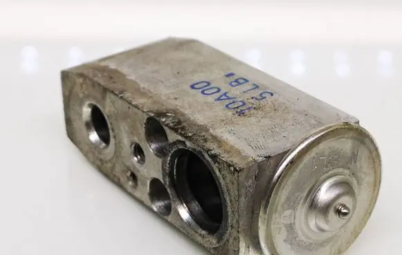 Nissan Primera Air conditioning (A/C) expansion valve 10A00 5LB 10A005LB