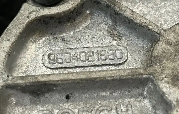 Peugeot 208 Vacuum pump 9804021880