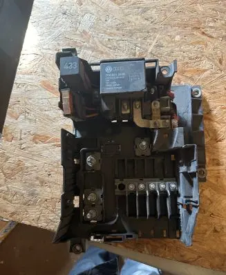 Volkswagen Touareg I Fuse module 2D0951253B