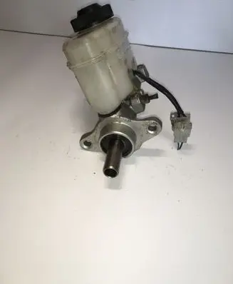 Ford Ranger Master brake cylinder UR55