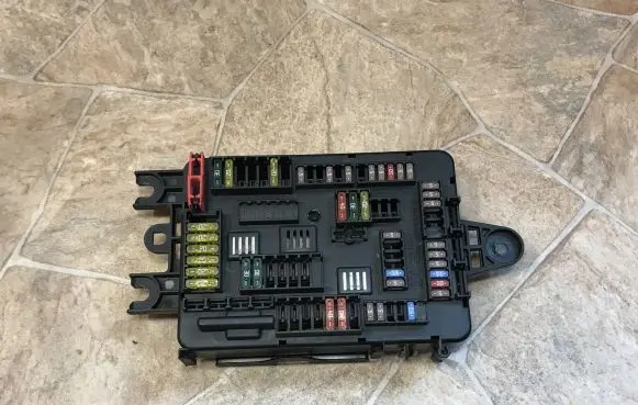 BMW 1 F20 F21 Fuse module 9261111