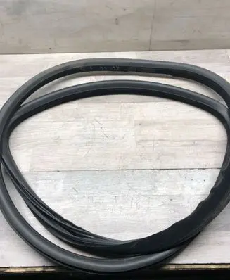 Volvo XC70 Front door rubber seal 11703776