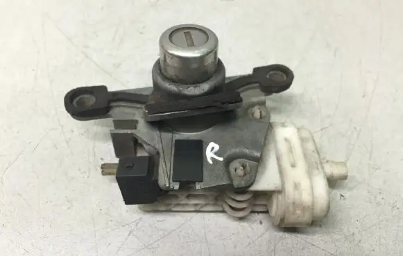 Audi A4 S4 B5 8D Tailgate exterior lock 8D0862055