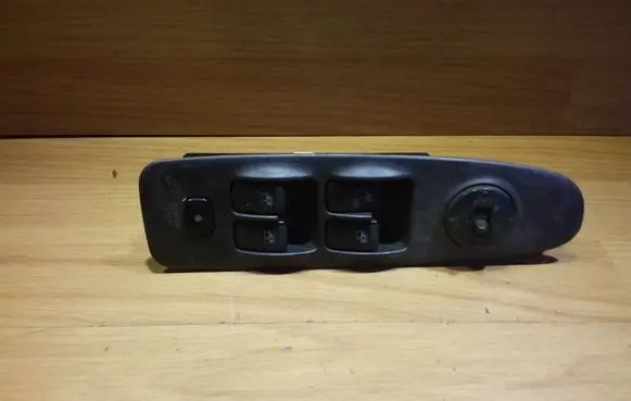 Hyundai Elantra Electric window control switch 621W03580