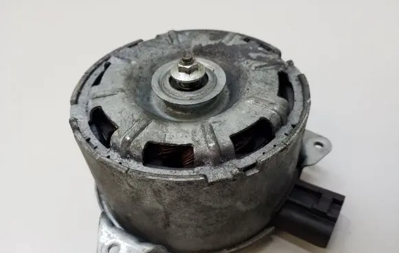 Jeep Cherokee Radiator cooling fan shroud OEM