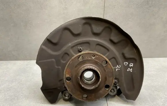 Volkswagen PASSAT B8 Front wheel hub 5Q0407258A