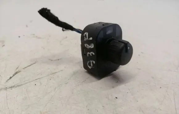 Wing mirror switch
